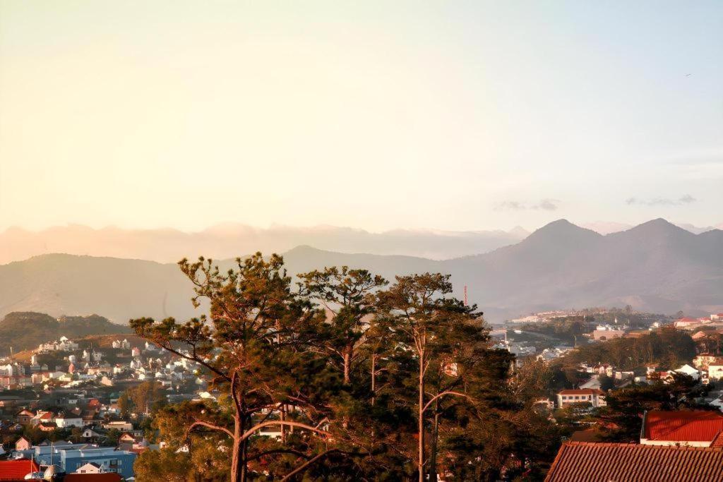 Hoa Sen Vang Hotel Dalat Bagian luar foto