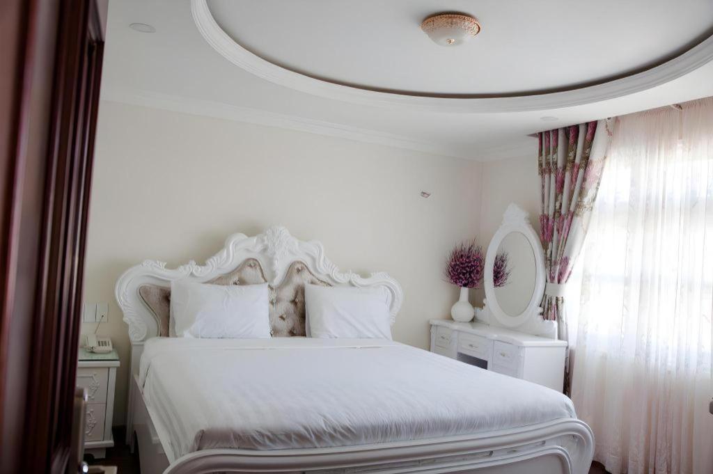 Hoa Sen Vang Hotel Dalat Bagian luar foto