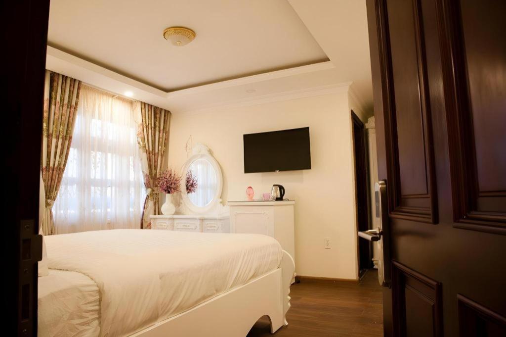 Hoa Sen Vang Hotel Dalat Bagian luar foto
