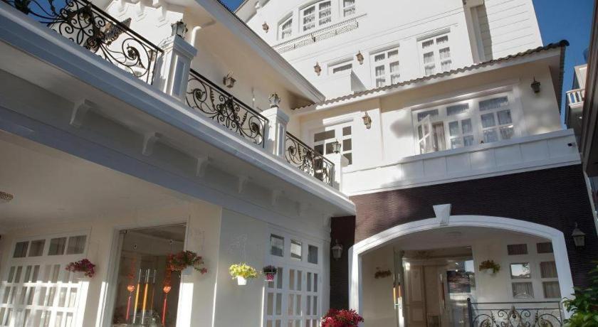 Hoa Sen Vang Hotel Dalat Bagian luar foto