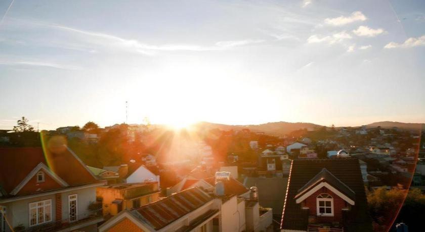 Hoa Sen Vang Hotel Dalat Bagian luar foto